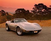 VET 05 RK0113 01
1975 Chevrolet Corvette Stingray Convertible Silver 3/4 Front View On Pavement